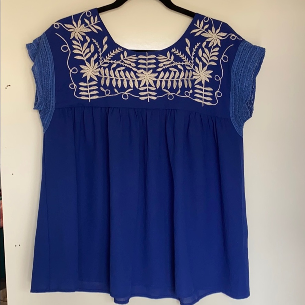 Staring at Stars embroidered top sz L